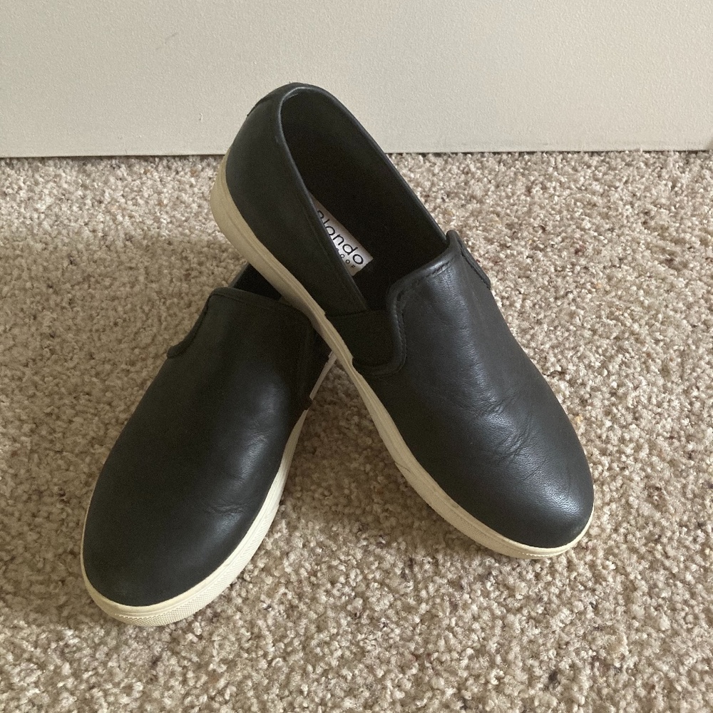 Casual slip on flats